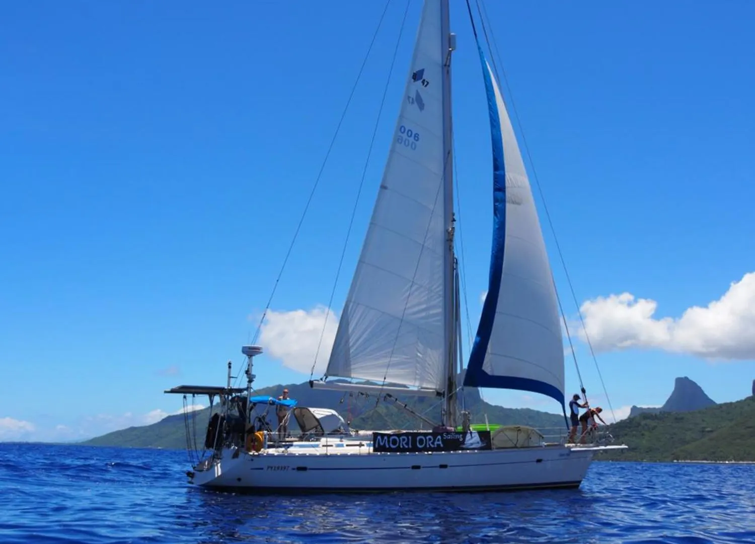 2 Nuits Insolites & 1 Excursion Voile A Bord Du Voilier Mori Ora Муреа Ботель